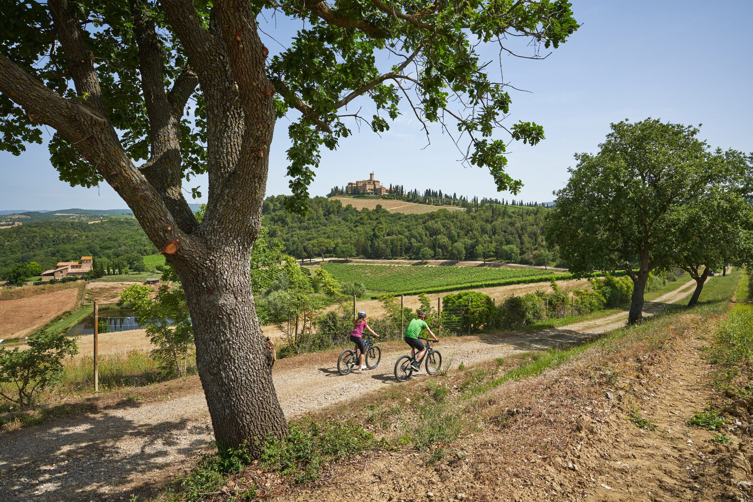 banfi-cosa-fare-3 giorni-in-Toscana Castello-Banfi-hospitality-mountain bike-hotel-il-borgo